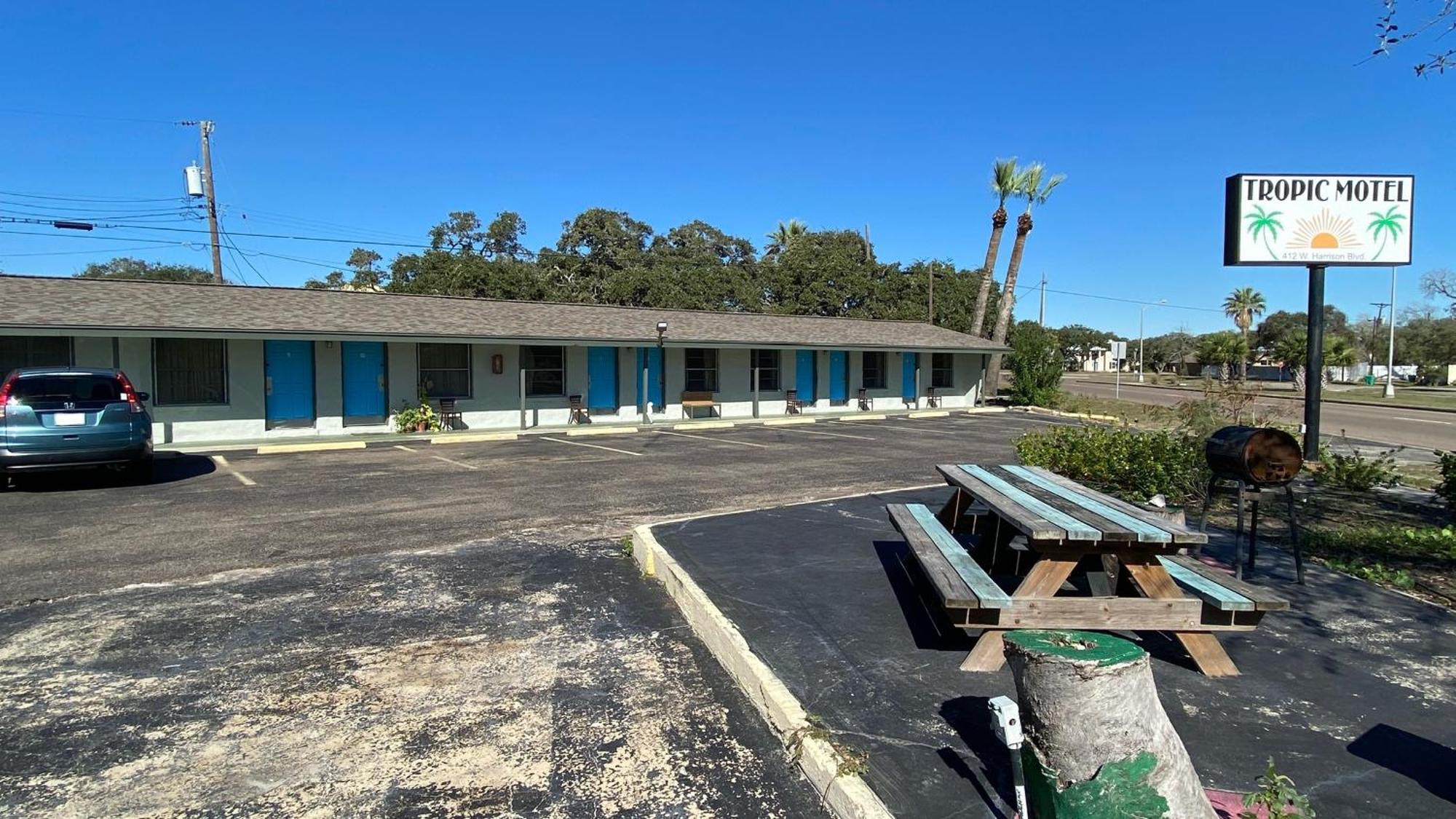 Tropic Motel 애런사스 패스 외부 사진