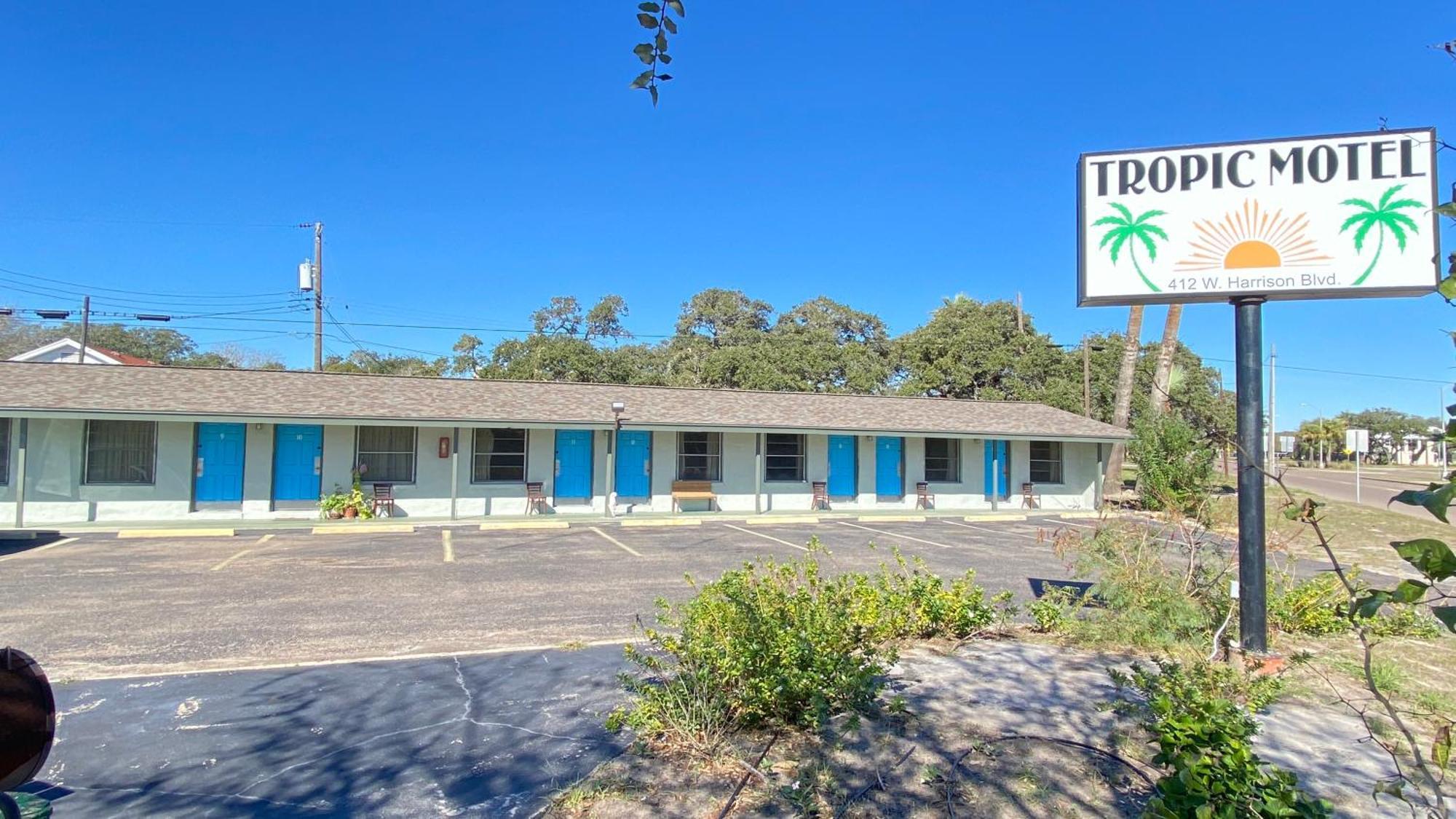 Tropic Motel 애런사스 패스 외부 사진